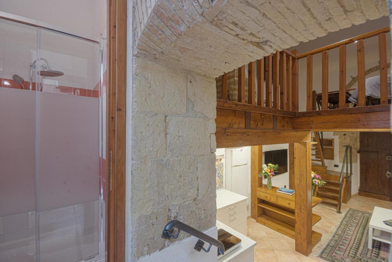 Right House - Small Garden In Old Town - Historical Castle District Cagliari Exterior photo